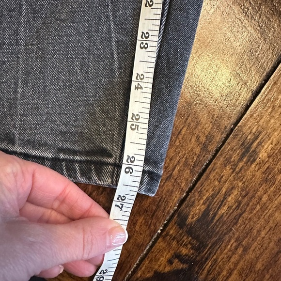 Abercrombie & Fitch | High Rise Mom Jean, Washed Black - Picture 9 of 10